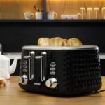 Geepas 4 Slice Bread Toaster-Adjustable 7-Browning Control 4 Slice Pop-Up Toaster with Removable Crumb Collection Tray - Image 3